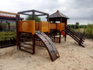 Plac zabaw P28